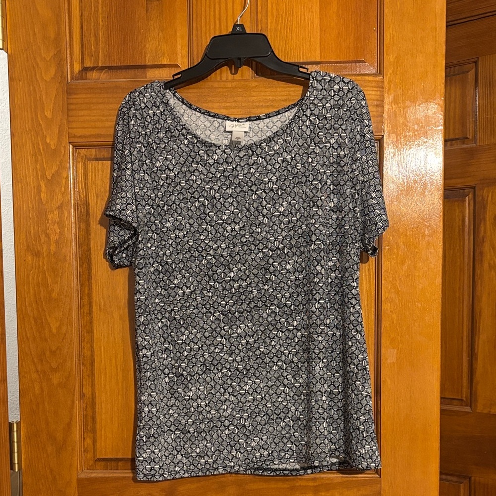 Jaclyn Smith Black and White Short Sleeve Top❤️